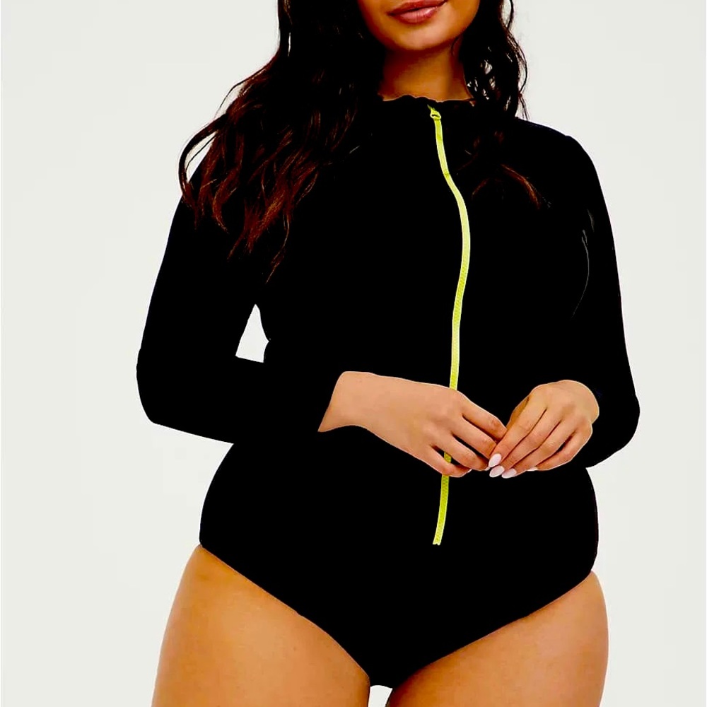 Torrid long sleeve swimsuit in black 2x